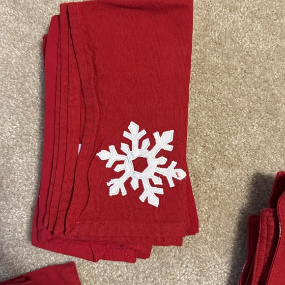 Christmas Table Linens, 24 pieces, Red & White, NEW & EUC - Picture 3 of 5